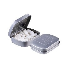 Mini scharnierblikje met embossing & 23 gram pepermunt