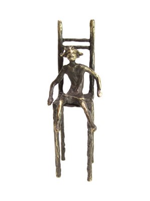 Meisje op stoel brons