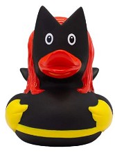 Donkere vrouw badeend